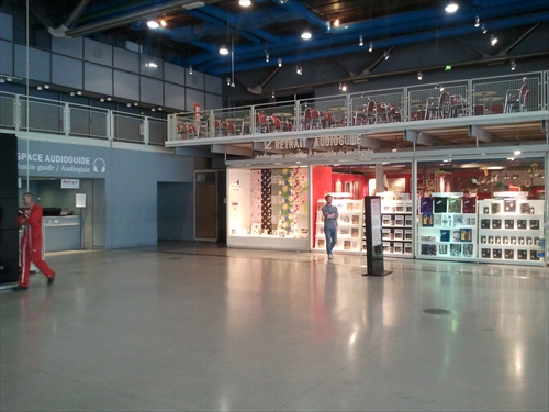 20140701-01Pompidou display 4.jpg